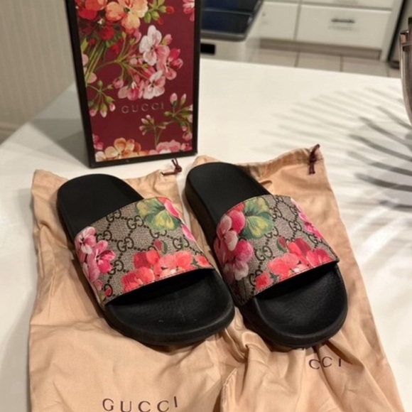 🔥- Gucci Slides Size 8 barely worn perfect condition - Picture 4 of 13